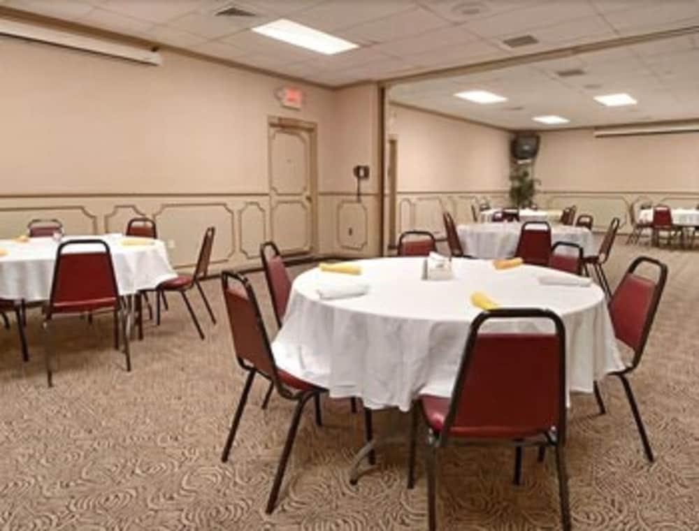 Ramada By Wyndham Paintsville Hotel & Conference Center Restaurant bilde