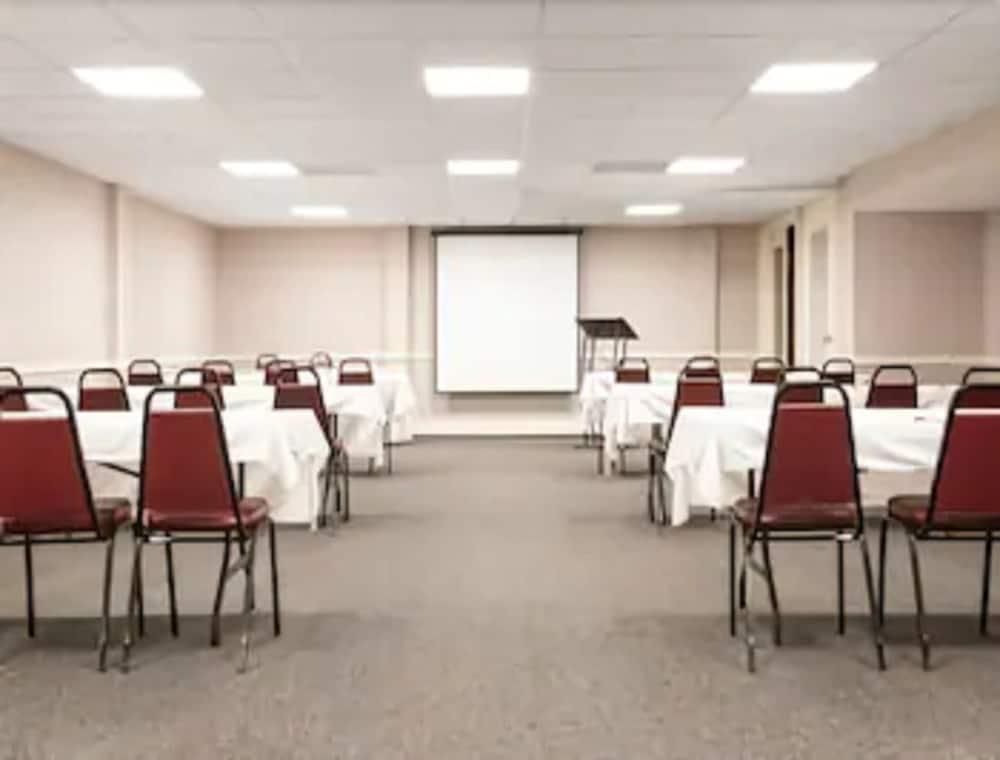 Ramada By Wyndham Paintsville Hotel & Conference Center Eksteriør bilde
