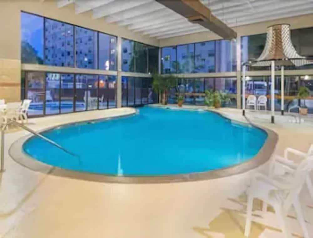 Ramada By Wyndham Paintsville Hotel & Conference Center Eksteriør bilde