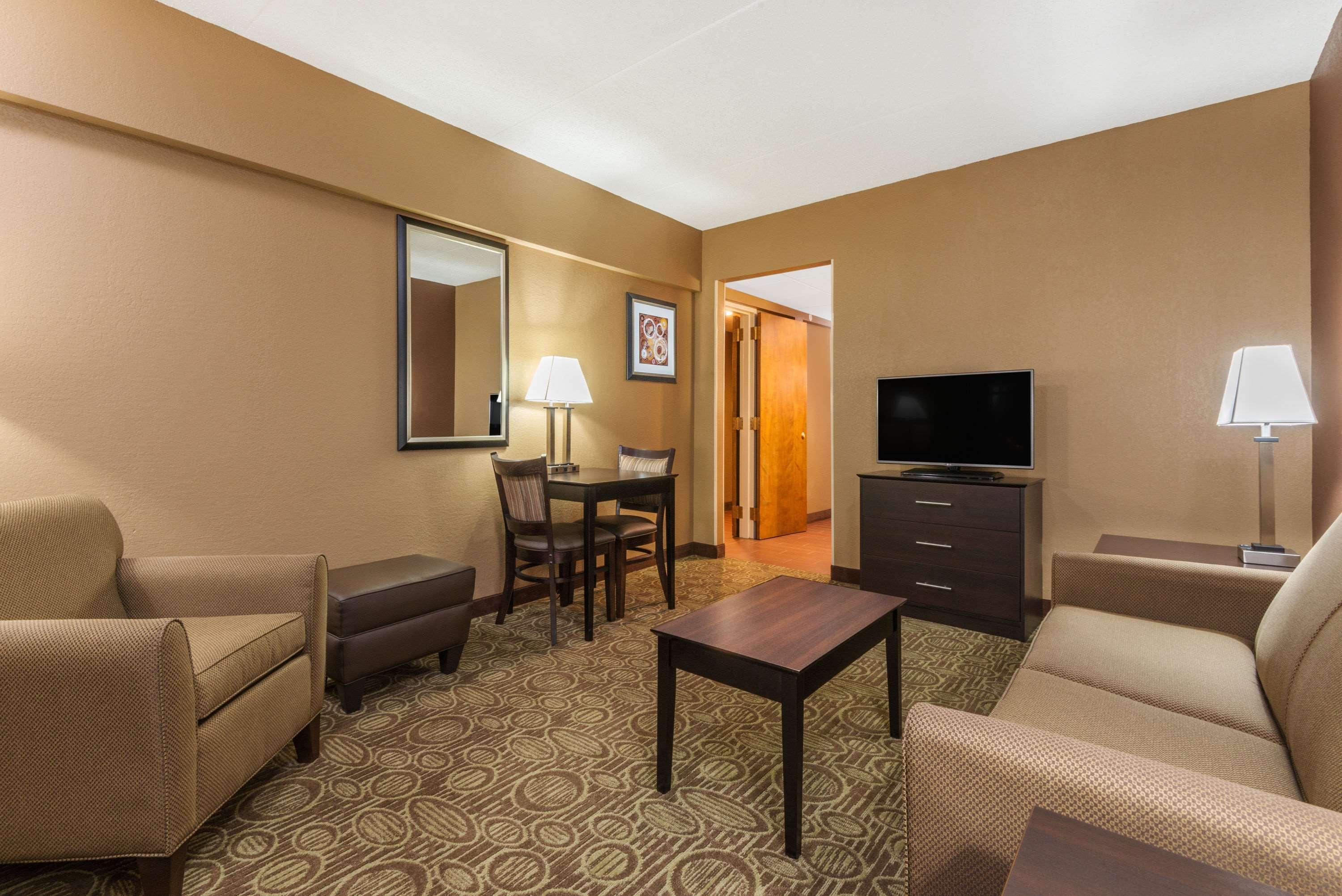 Ramada By Wyndham Paintsville Hotel & Conference Center Eksteriør bilde